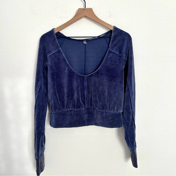 Free People Movement Just Lodgin' Navy Velour Pullover size Large - Picture 2 of 8